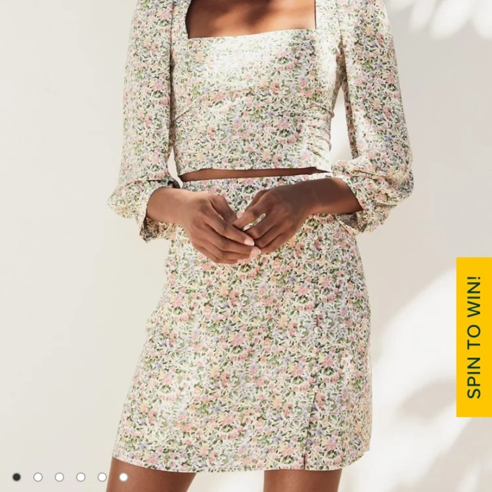Lulus Floral Mini Skirt - Never worn - XS - Picture 1 of 3